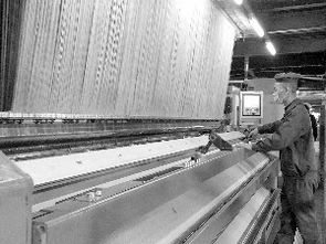 青海紡織業(yè) 火熱生產(chǎn)編織年末 豐收圖